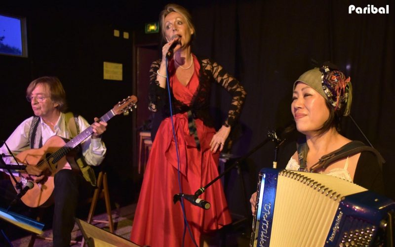 Canailles-10-2018-MichelBono-10a Les Gavrôches sur la péniche Demoiselle